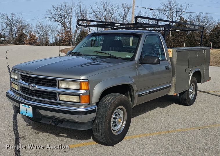 2000 Chevrolet K3500 utility bed pickup truck - NP9385