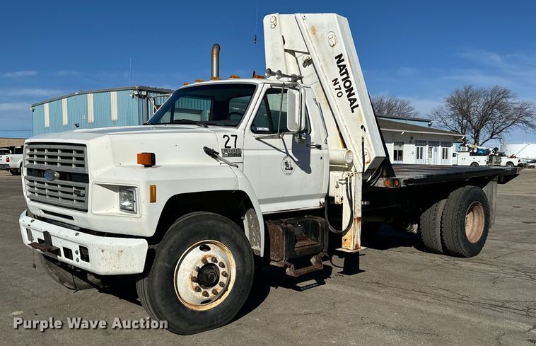 1990 Ford F800 crane truck - NU9322