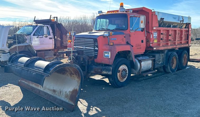 1995 Ford L8000 dump truck - OD9992