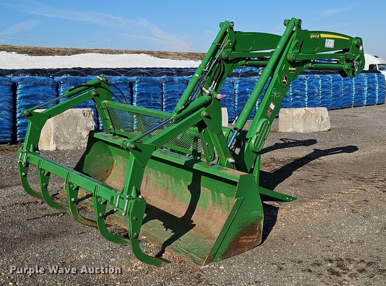 2017 John Deere 640R loader - DK0519
