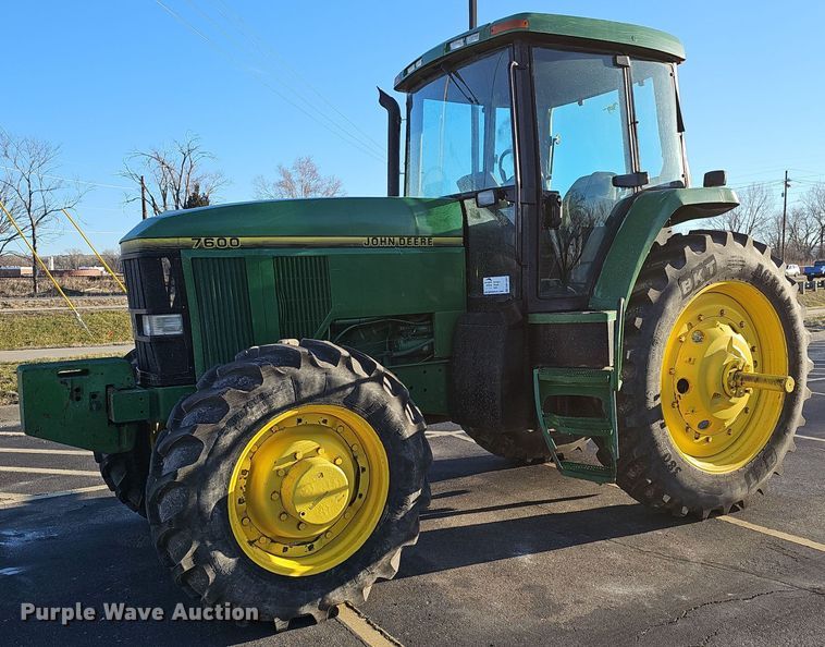1993 John Deere  7600 MFWD tractor - DM1501