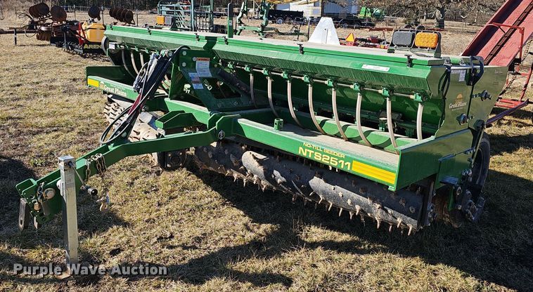 Great Plains NTS2511 no-till seeder - EJ5842