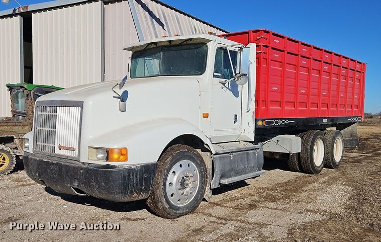 1991 International 9400 grain truck - LB9770