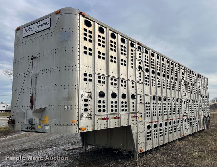 1989 Wilson livestock trailer - LD9946