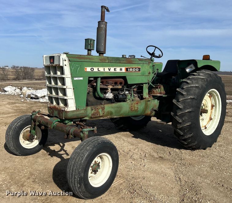 1962 Oliver 1800 tractor - MO9173