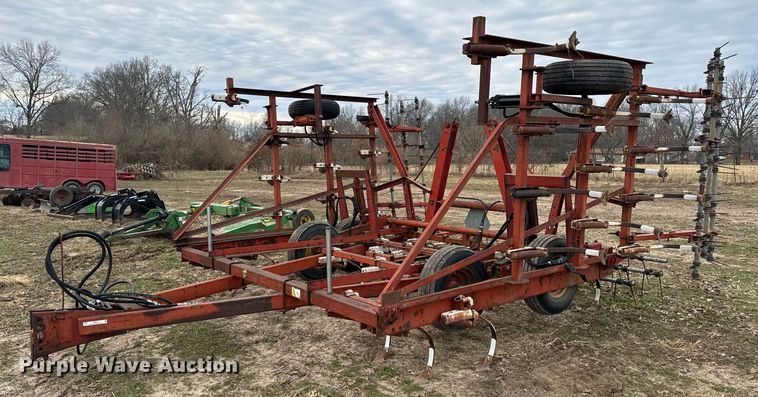 International field cultivator - NI9051