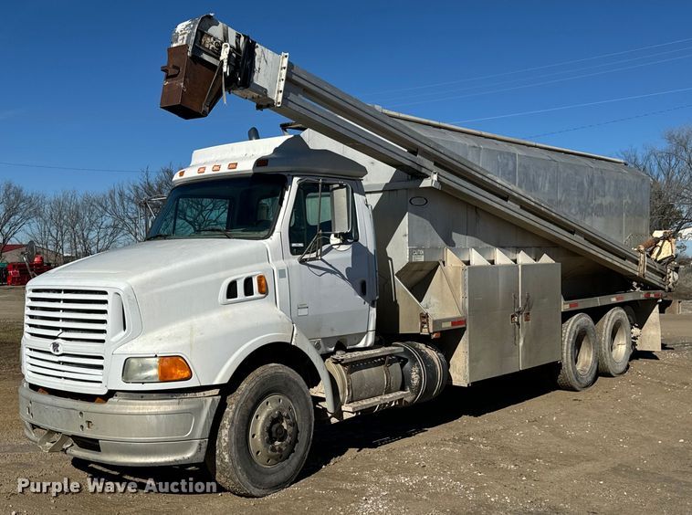 1998 Ford L9000 feed delivery truck - OD9985