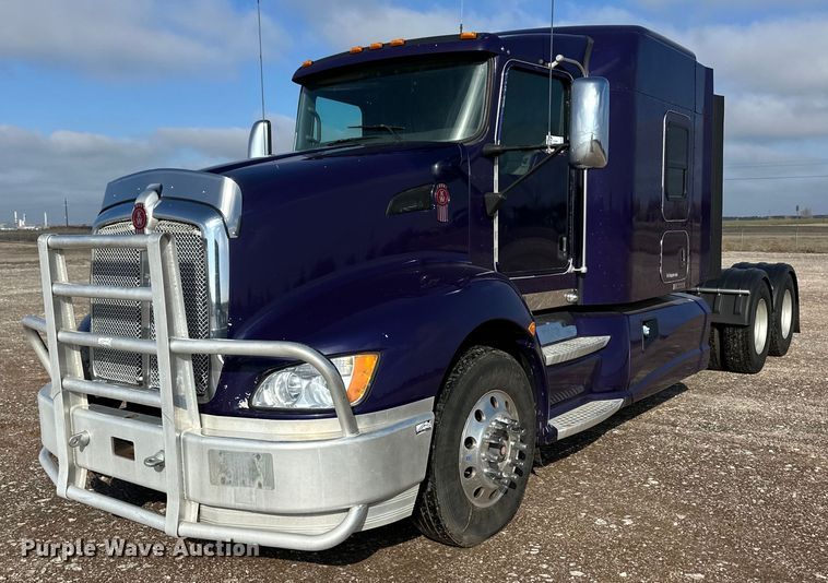 2015 Kenworth T660 semi truck - DM2675