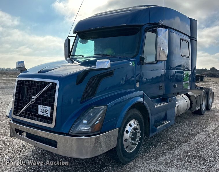 2017 Volvo VN Series semi truck - DM2679