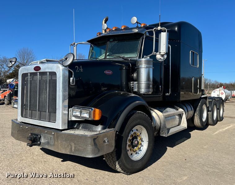 2012 Peterbilt  367 semi truck - DN0697