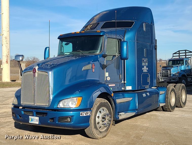 2010 Kenworth T660 semi truck - DS7250