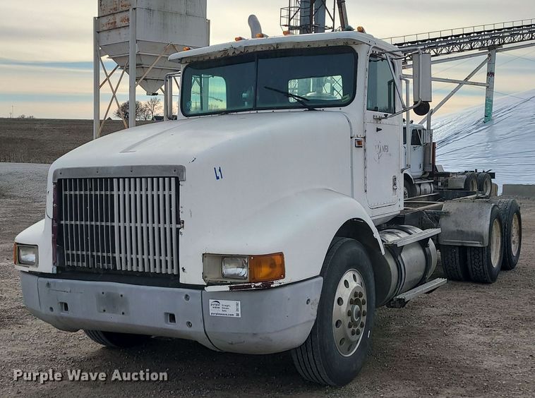 1991 International 9400 truck cab and chassis - DS7262