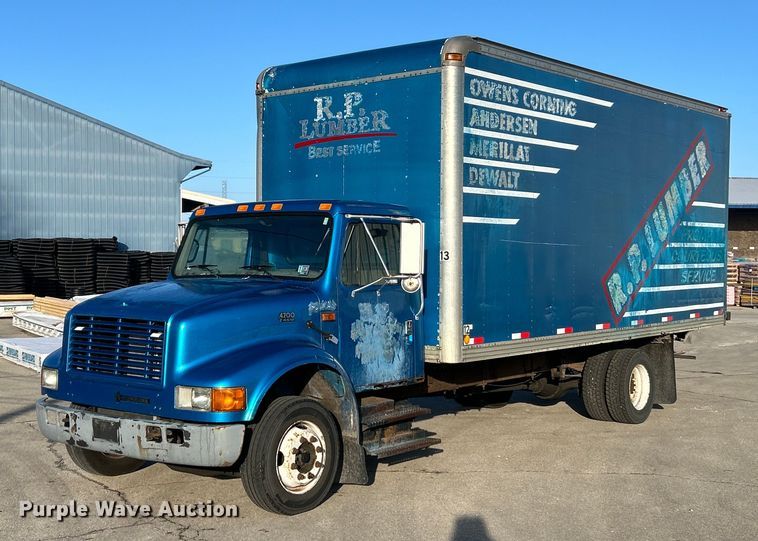 2000 International 4700 box truck - EK4006