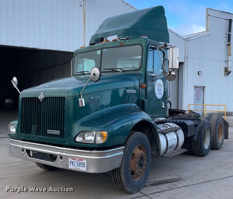 1998 International 9100 semi truck - LV9981
