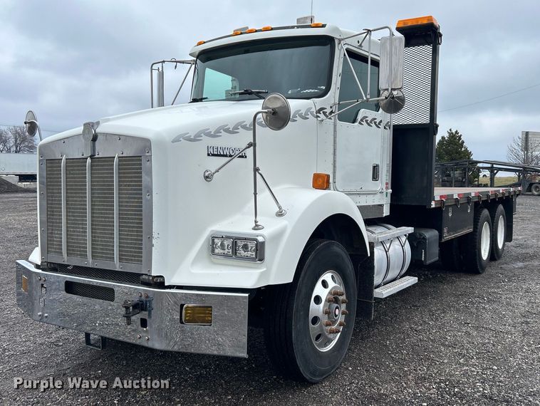 1997 Kenworth flatbed truck - OI9520