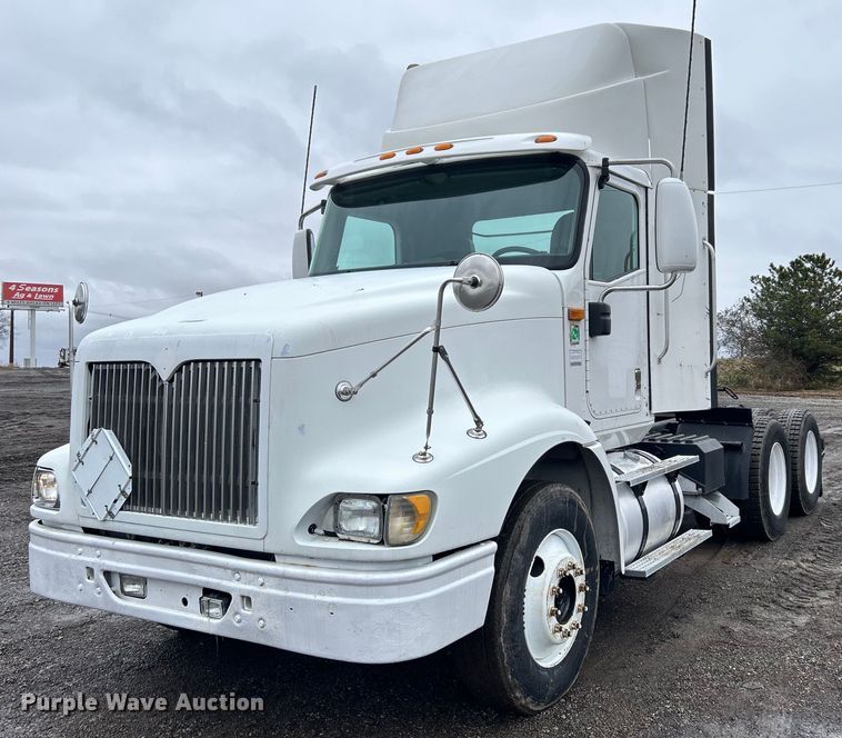 2006 International  9400i semi truck - OI9576