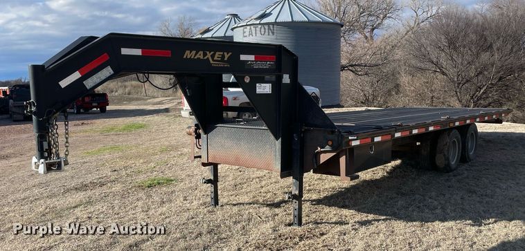 2010 Maxey tilt deck equipment trailer - DM2691