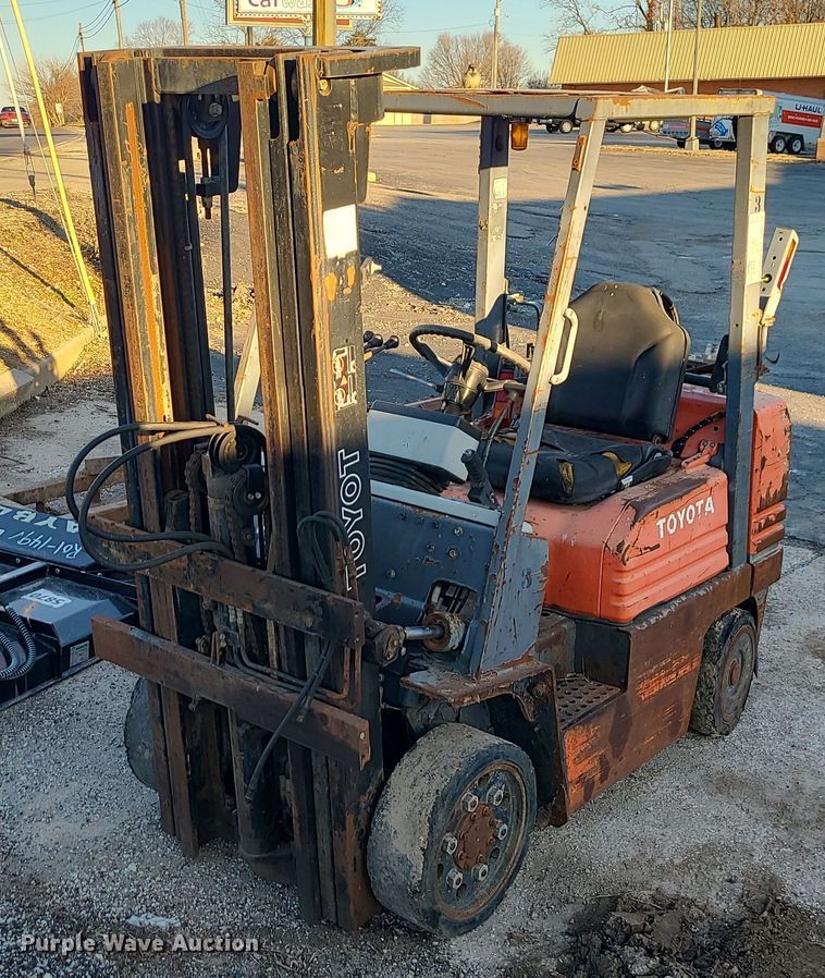 Toyota 5FGC25 forklift - DS7303