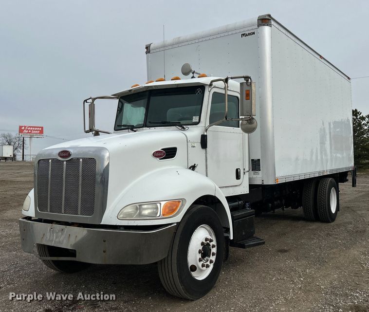2008 Peterbilt  335 box truck - EG1184