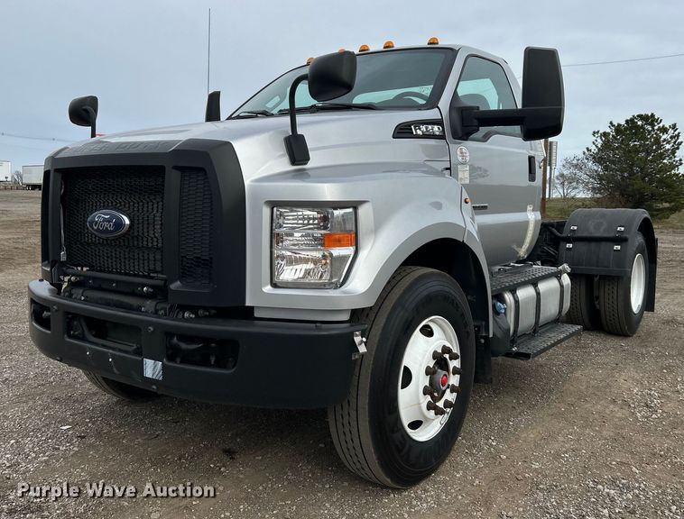 2022 Ford F650 Super Duty truck cab and chassis - EG1188
