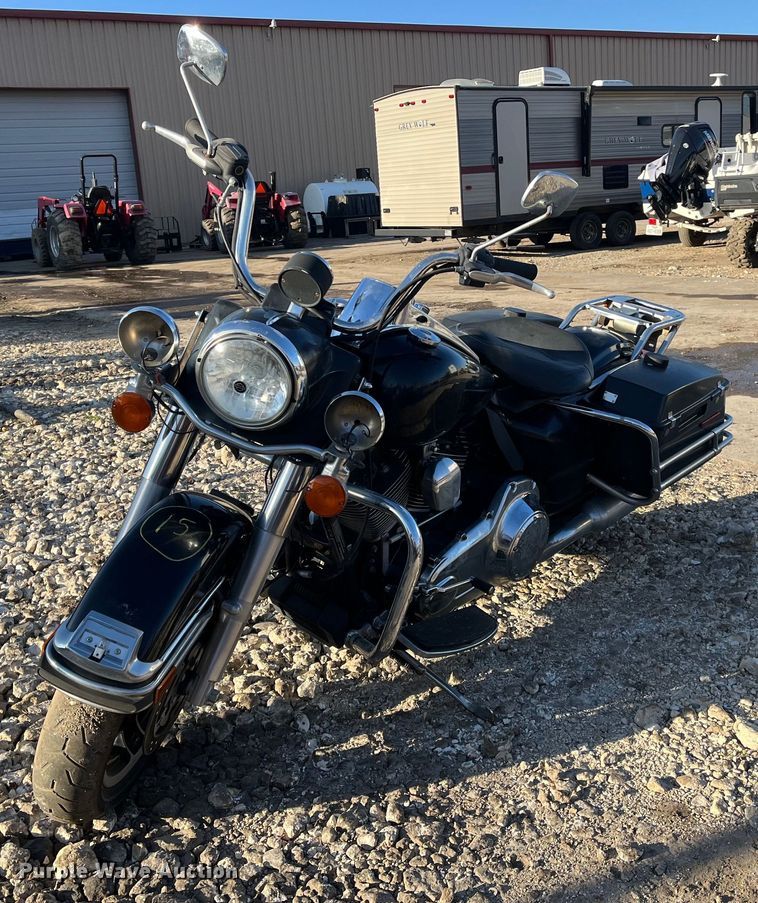 2011 Harley Davidson  Road King Police motorcycle - EI0662