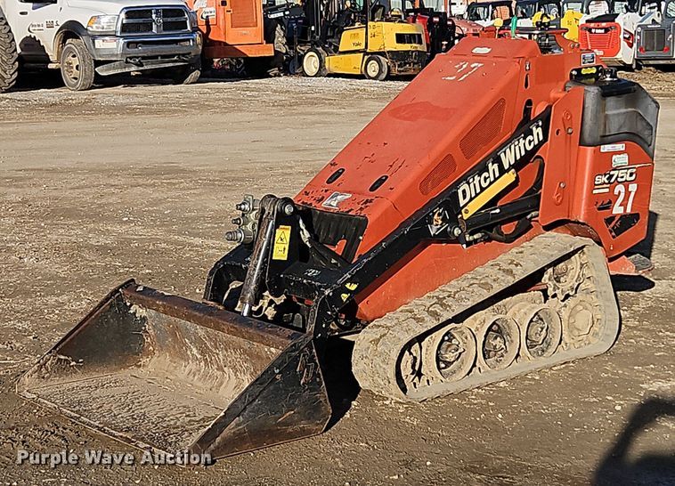 2015 Ditch Witch SK750 compact utility loader - EI3521