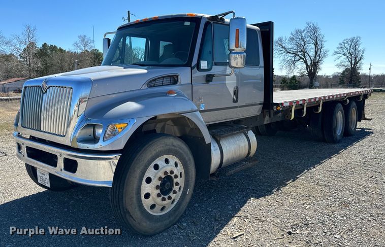 2007 International  7400 flatbed truck - EJ0221