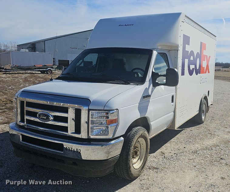 2021 Ford E350 Super Duty delivery van - EJ5854