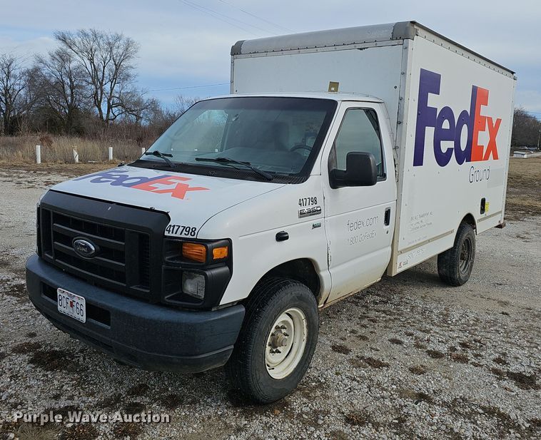 2012 Ford E350 Super Duty box truck - EJ5856
