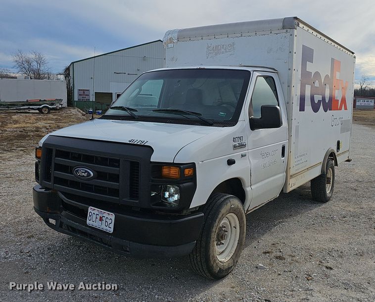 2012 Ford E350 Super Duty box truck - EJ5857