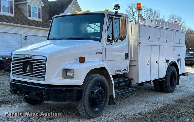 2002 Freightliner FL70 utility / service truck - EK4075