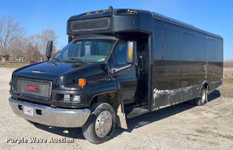 2008 GMC C5500 shuttle bus - LD9979