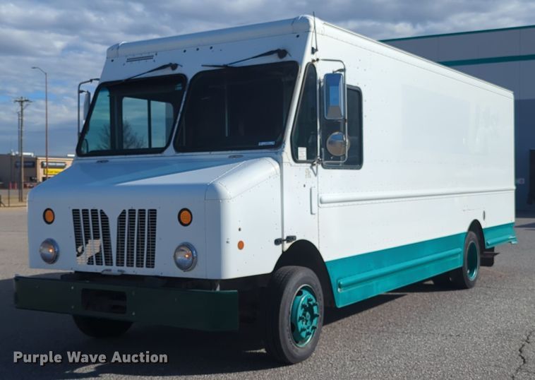2011 Workhorse W62 delivery truck - LY9488