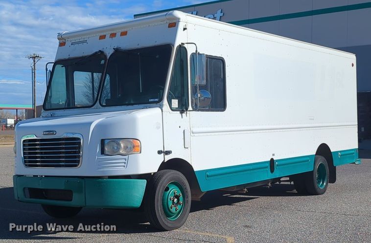 2009 Freightliner MT45 delivery truck - LY9489