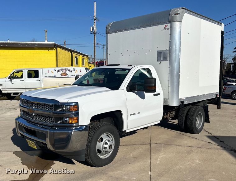 2019 Chevrolet Silverado 3500HD box truck - MO9160