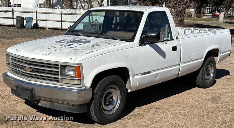 1991 Chevrolet  C2500 pickup truck - NU9342