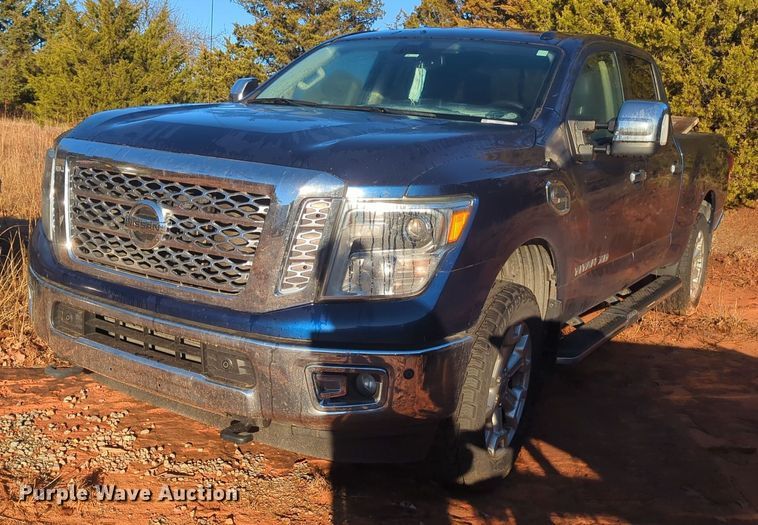 2017 Nissan Titan XD Crew Cab pickup truck - OD9181