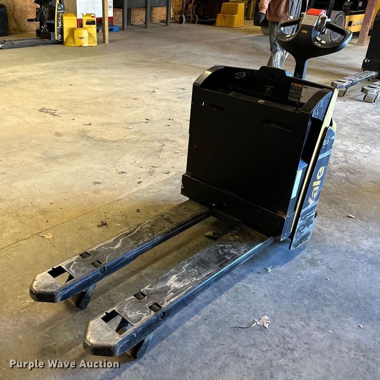 Yale  MPB045VGN24T2246 pallet jack - OF9294