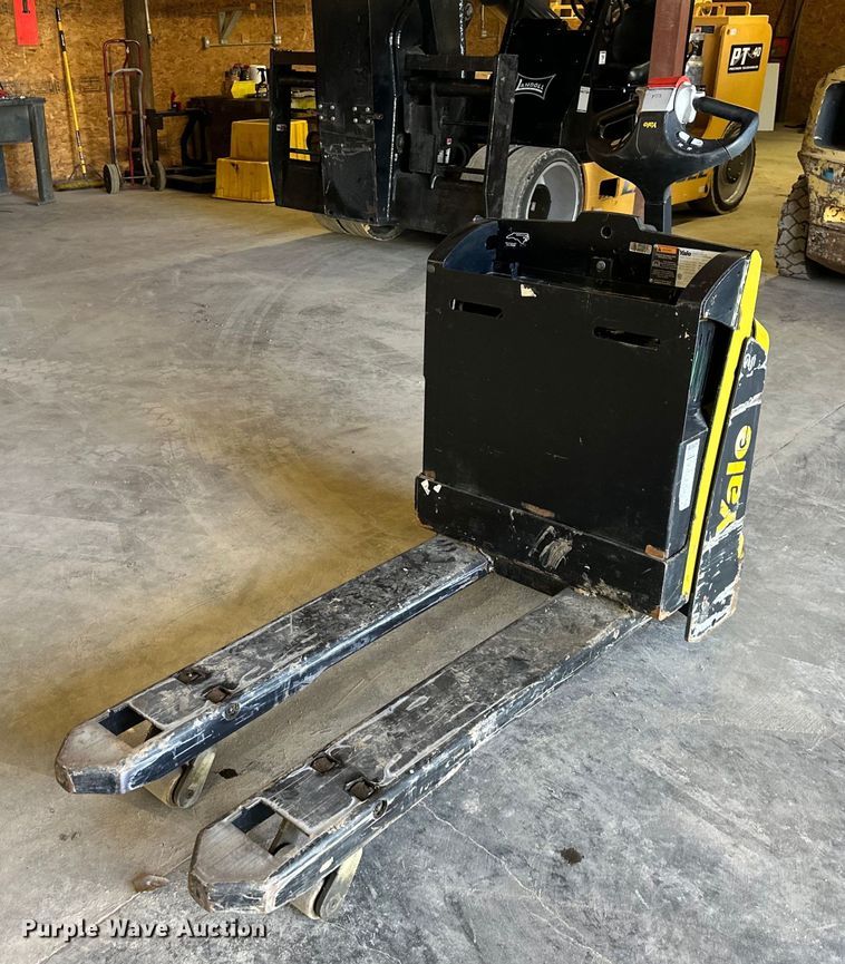 Yale  MPB045VGN24T2246 pallet jack - OF9295