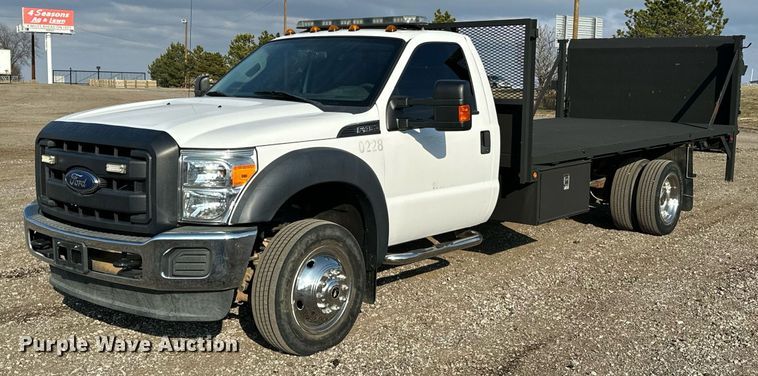 2015 Ford F450 Super Duty flatbed truck - OM9799