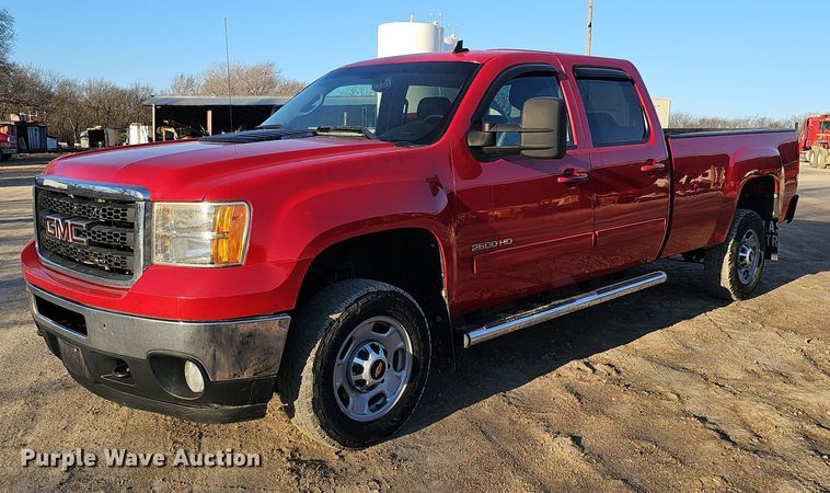 2011 GMC Sierra 2500HD Crew Cab pickup truck - DK0561
