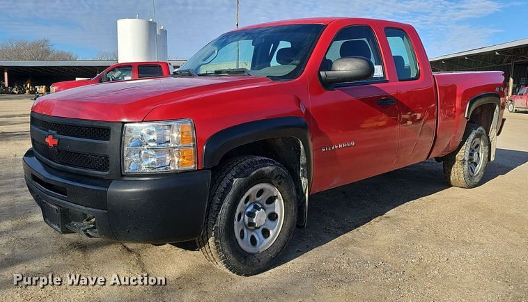 2010 Chevrolet Silverado 1500 Ext. Cab pickup truck - DK0562