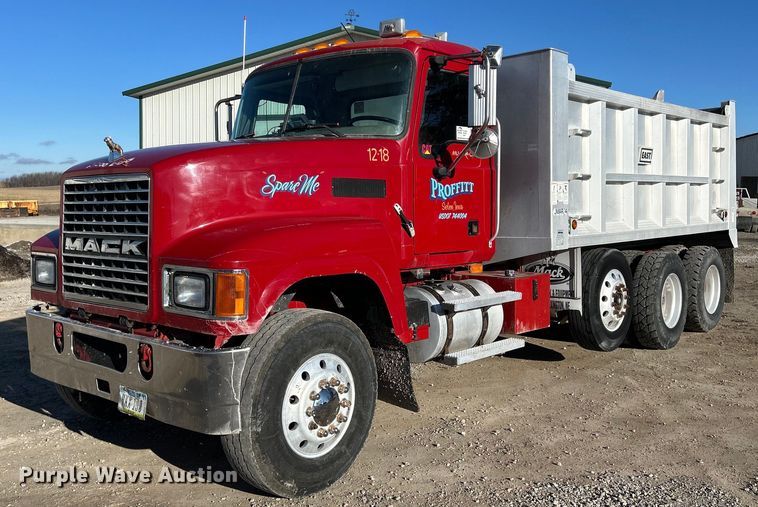 2006 Mack CHN613 dump truck - DQ1086