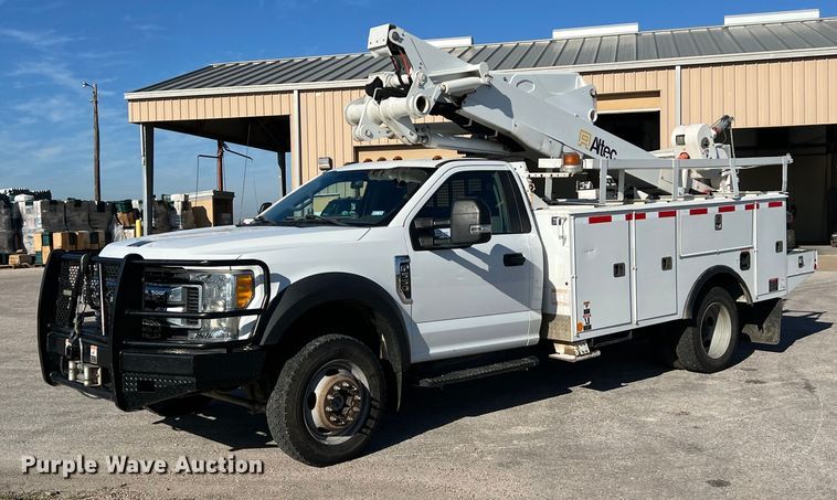 2017 Ford F550 bucket truck - DS2918