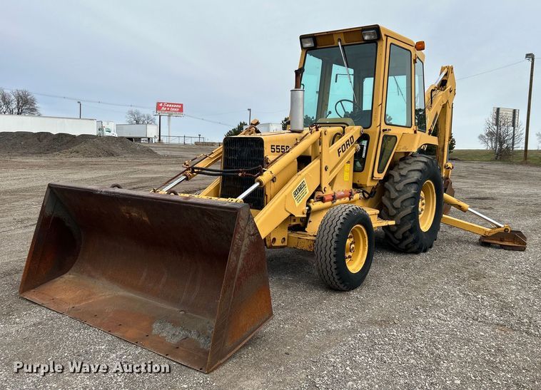 Ford 555B backhoe - EG1182