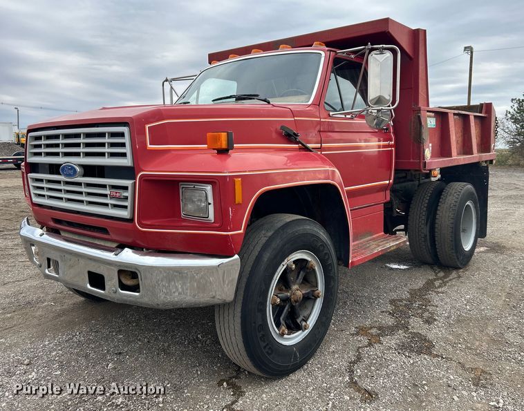 1985 Ford F700 dump truck - EG1216