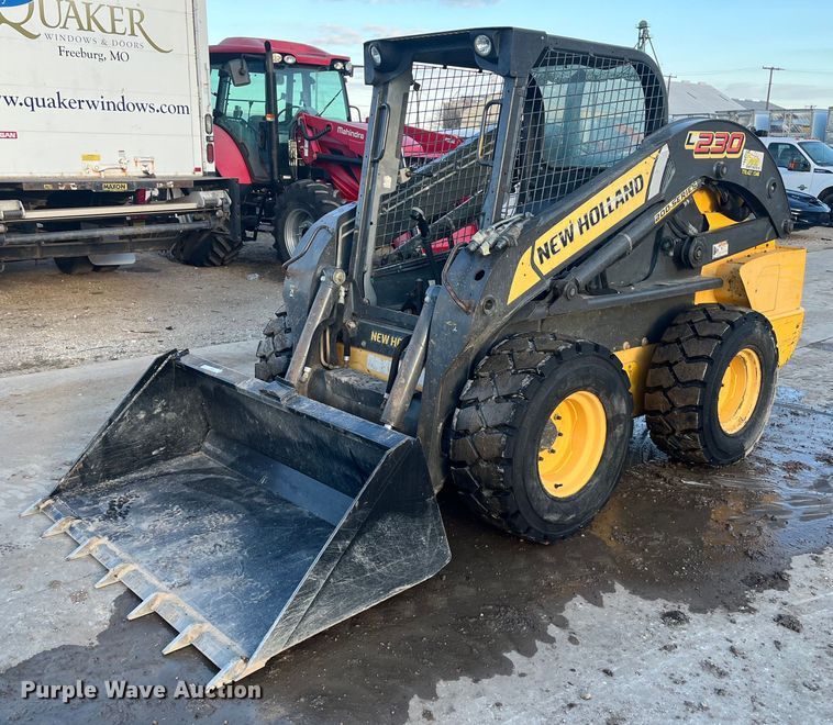 2015 New Holland L230 skid steer loader - EI0650