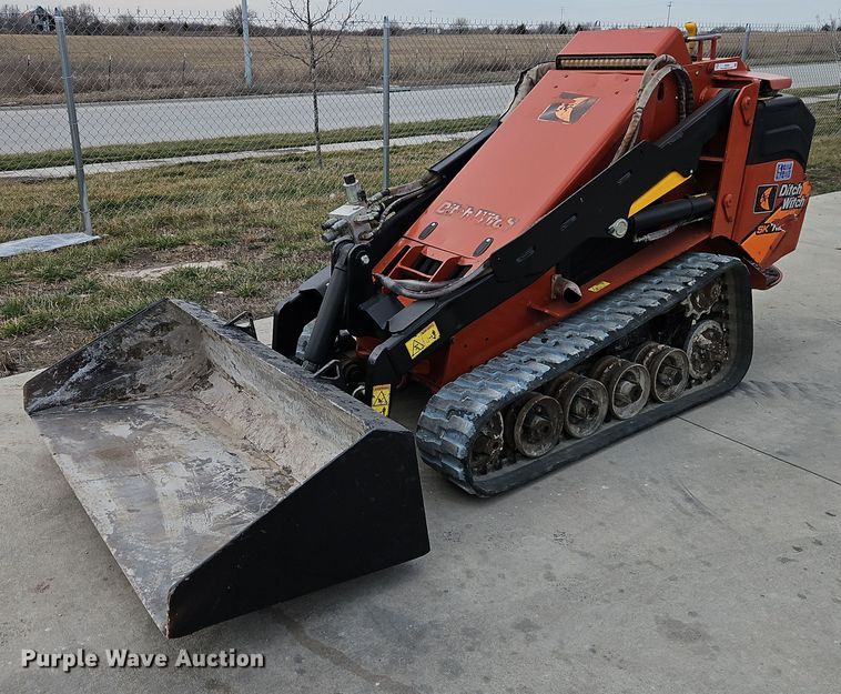 2017 Ditch Witch SK1550 compact utility loader - EI3556