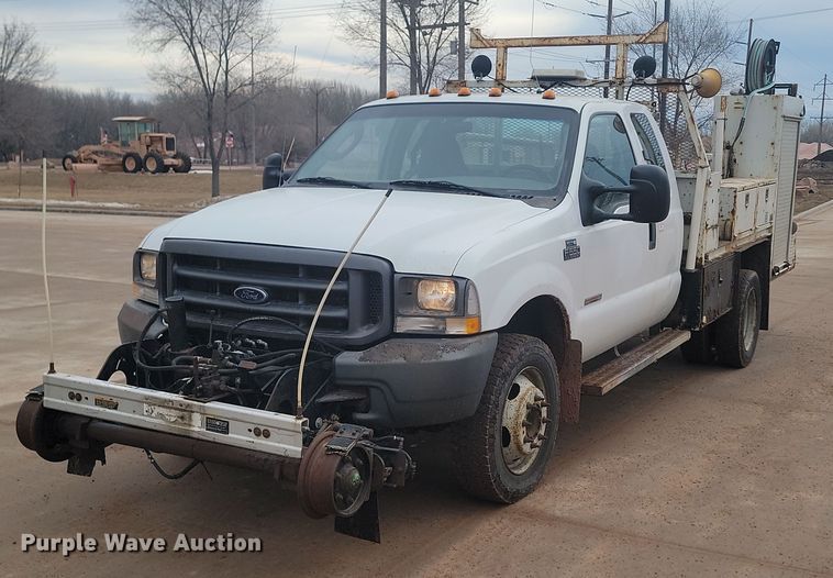 2004 Ford  F550 SuperCab flatbed truck - LA9627