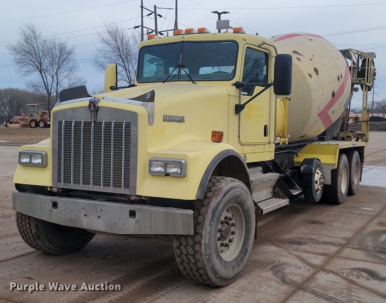 2003 Kenworth W900 ready mix truck - LA9633